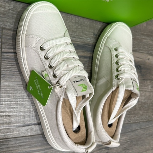 NWT in box Cariuma canvas sneaker. Size 7.5 women’s and 6 men’s. - Picture 4 of 7